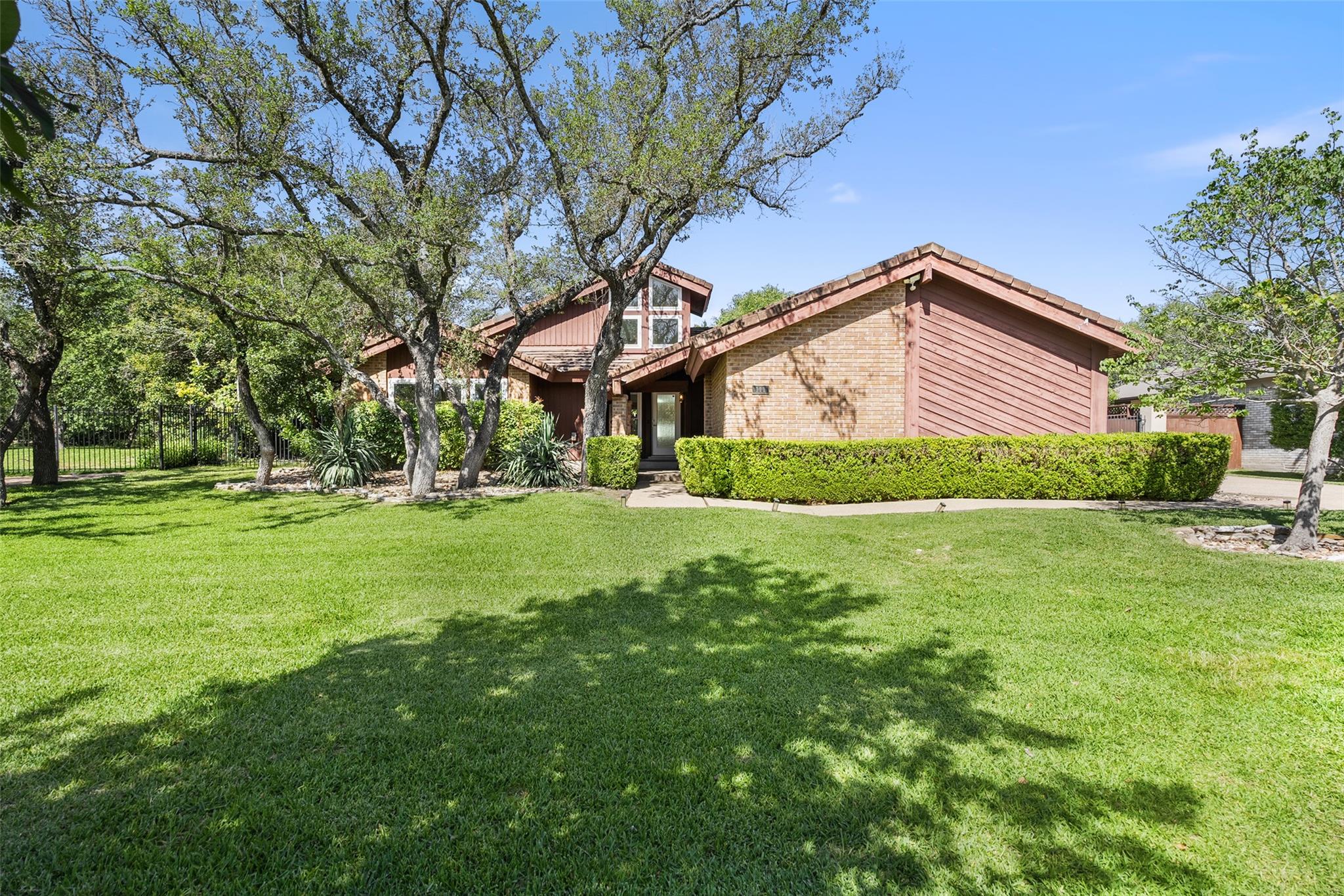 111 Blue Jay DR