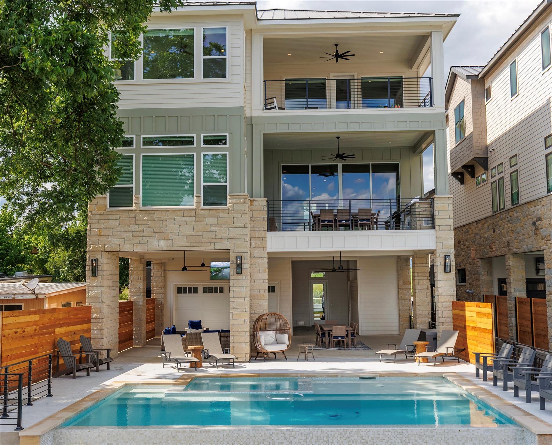 563 Ellen Williams LOOP