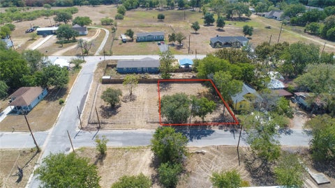 Photo of 220 Daisy Ave, Luling, TX 78648 (MLS # 6895797)