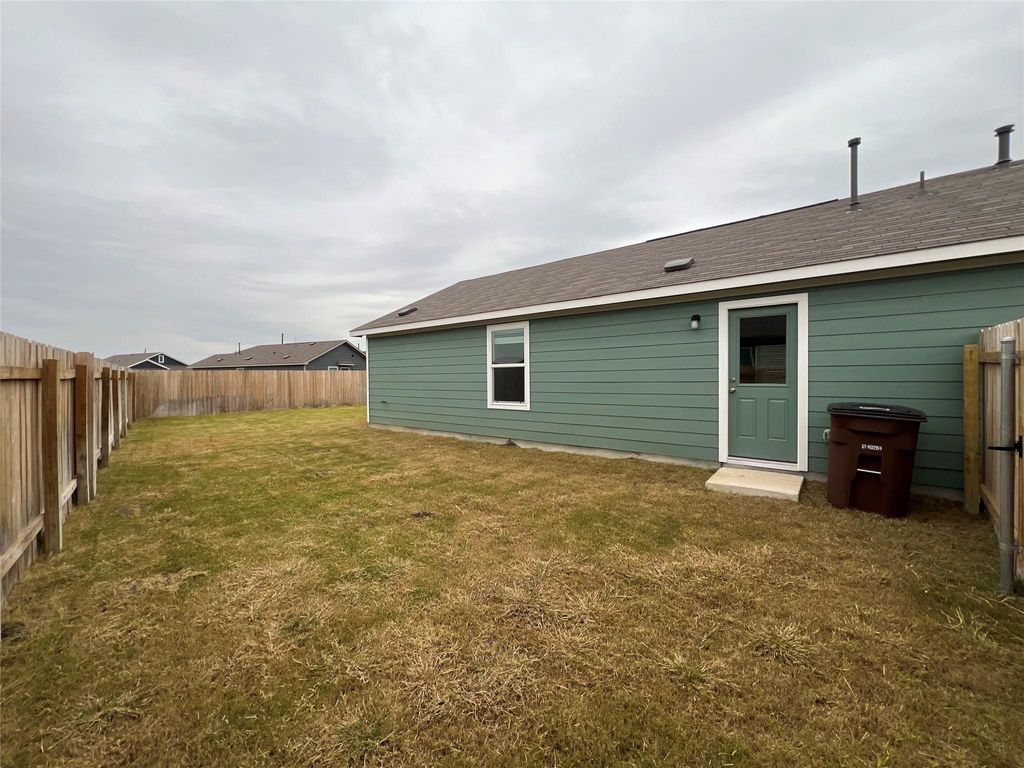 Photo of 420 Halfmoon DR, Lockhart, TX 78644 (MLS # 2520670)