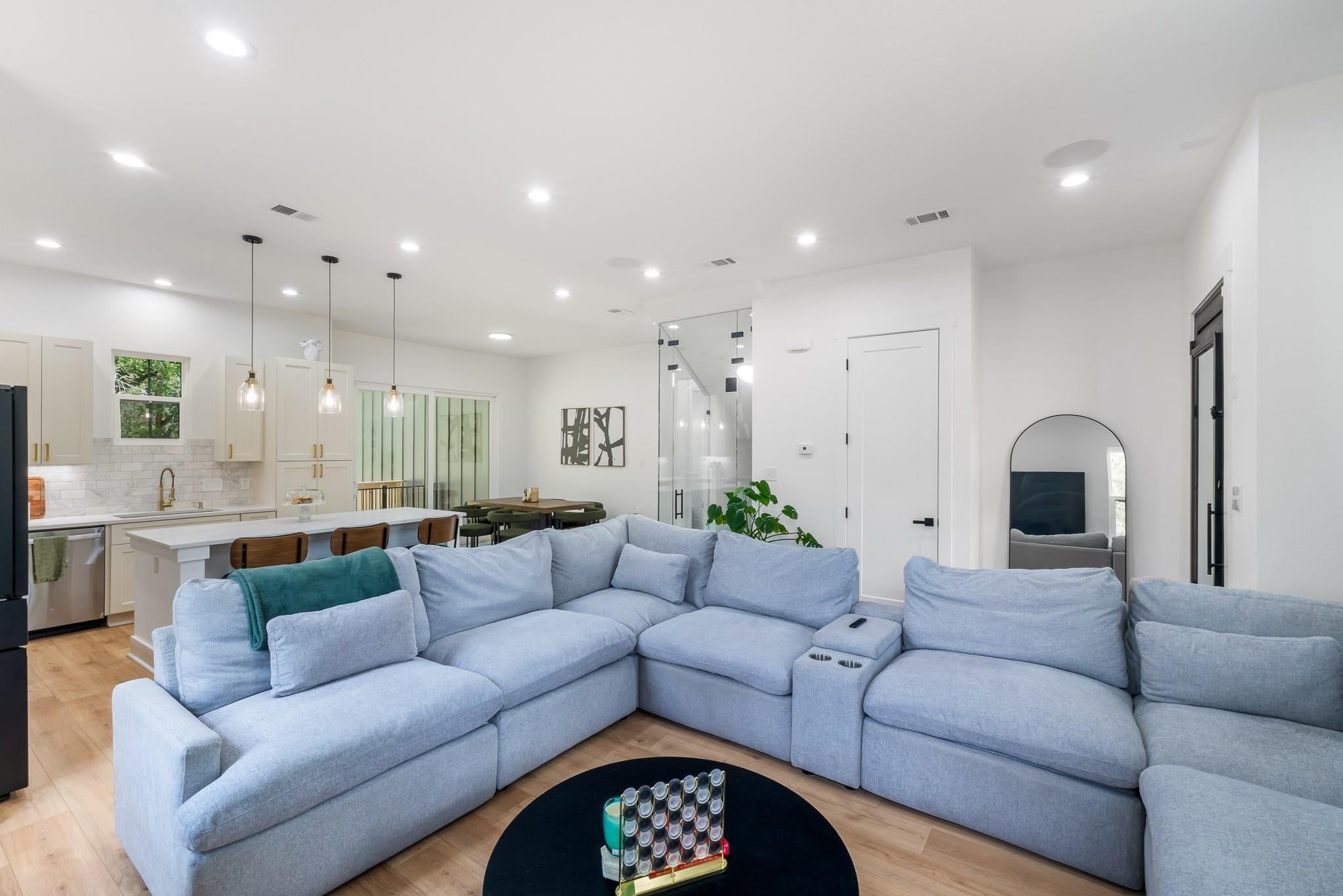 587 W Keanahalululu LN