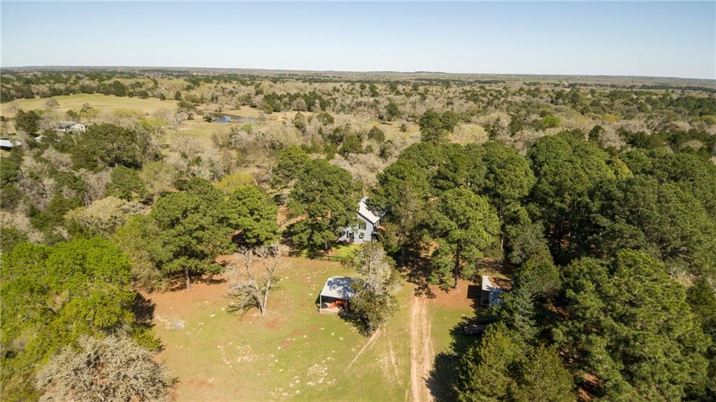 Photo 1 of 40 — 170 Cricket Hollow LN, Smithville, TX 78957