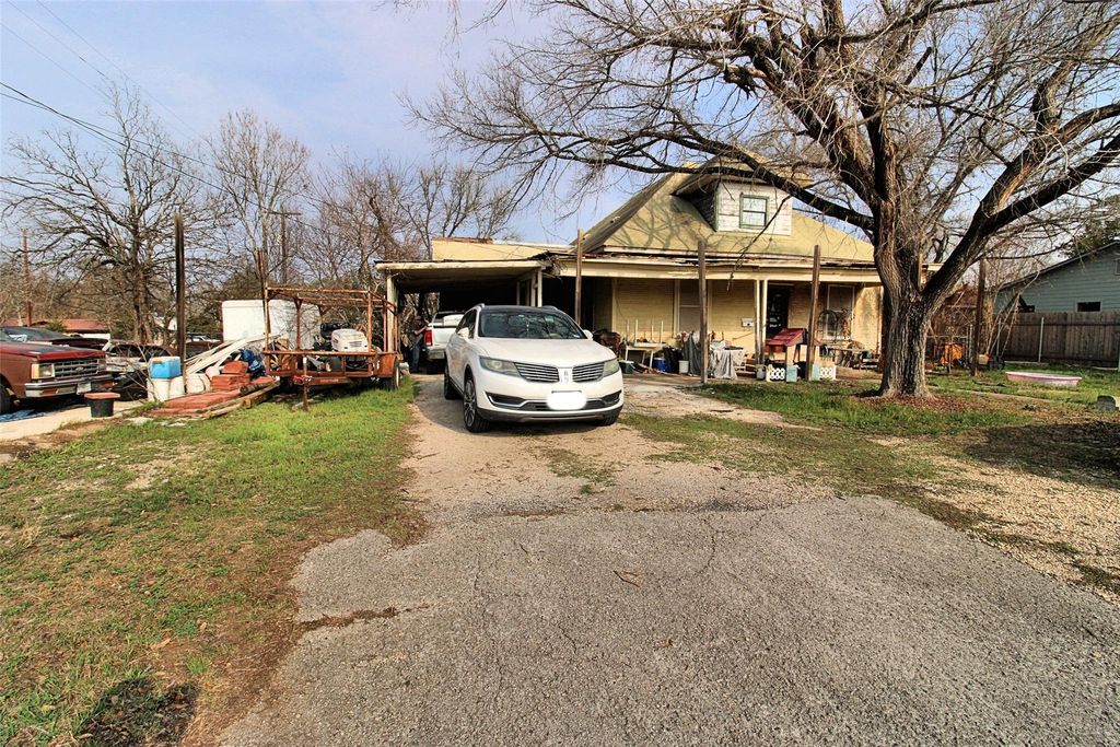 Photo of 402 Trinity ST, Lockhart, TX 78644 (MLS # 4052048)