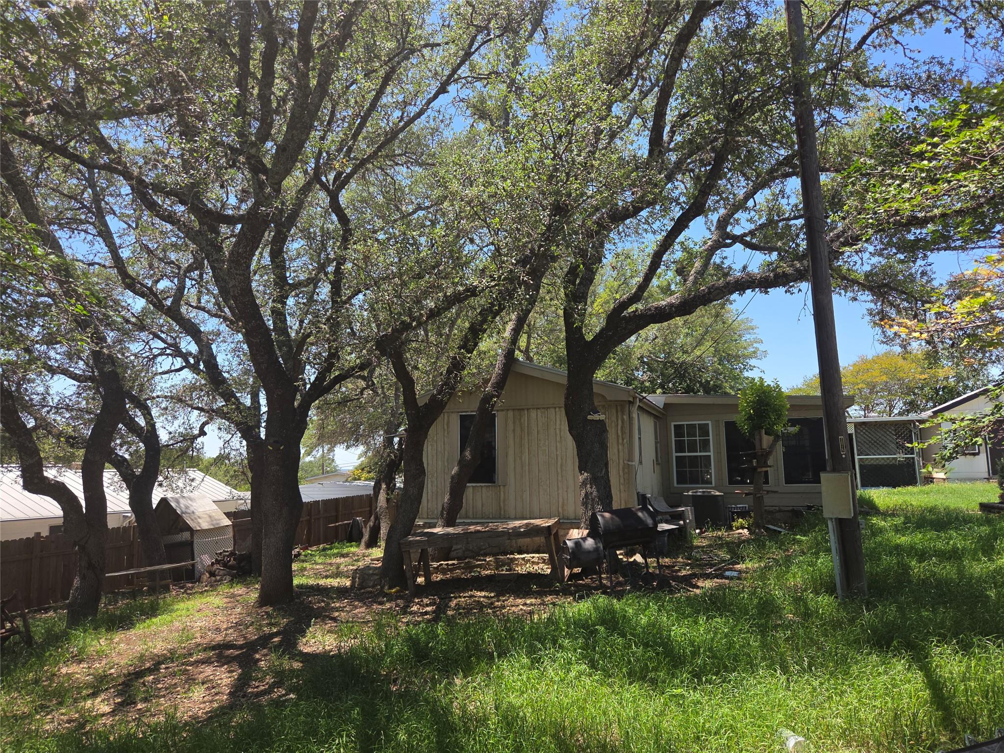Photo 1 of 27 — 638 Tamarack DR, Canyon Lake, TX 78133