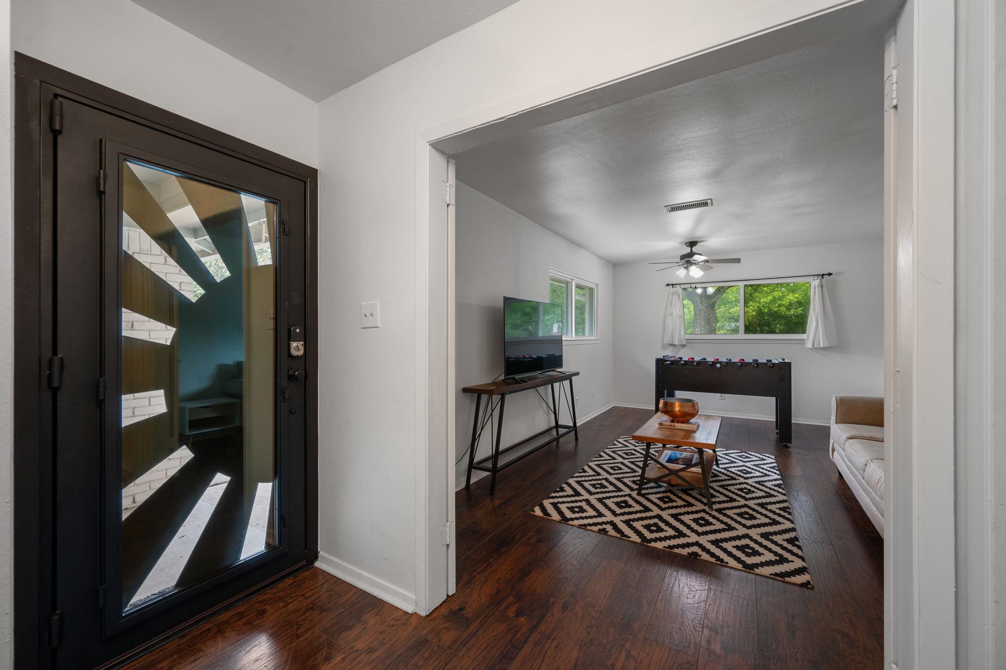 1913 Edgeware DR