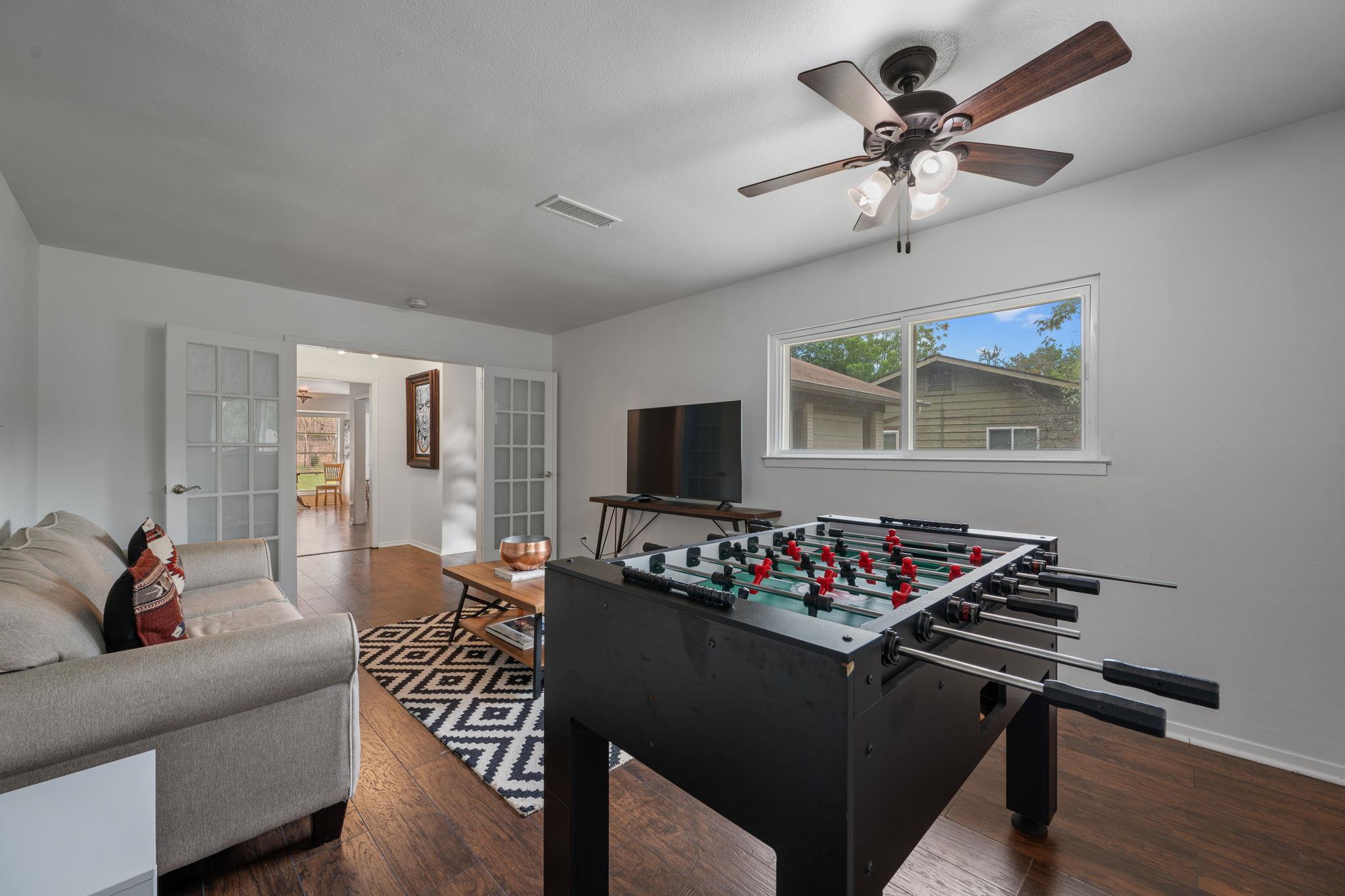 1913 Edgeware DR