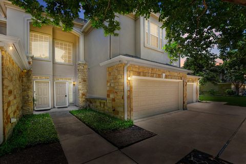 Condominium in Austin TX 1101 Parmer LN.jpg