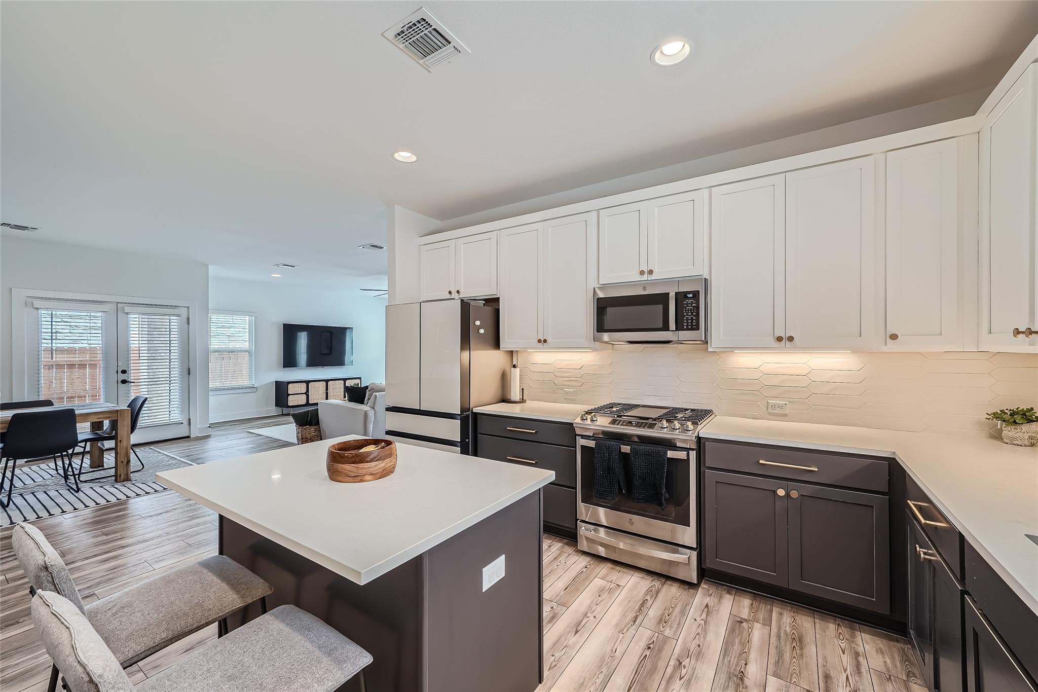 Austin, Texas 78744, United States, 3 Bedrooms Bedrooms, ,3 BathroomsBathrooms,Residential,Pending,56899