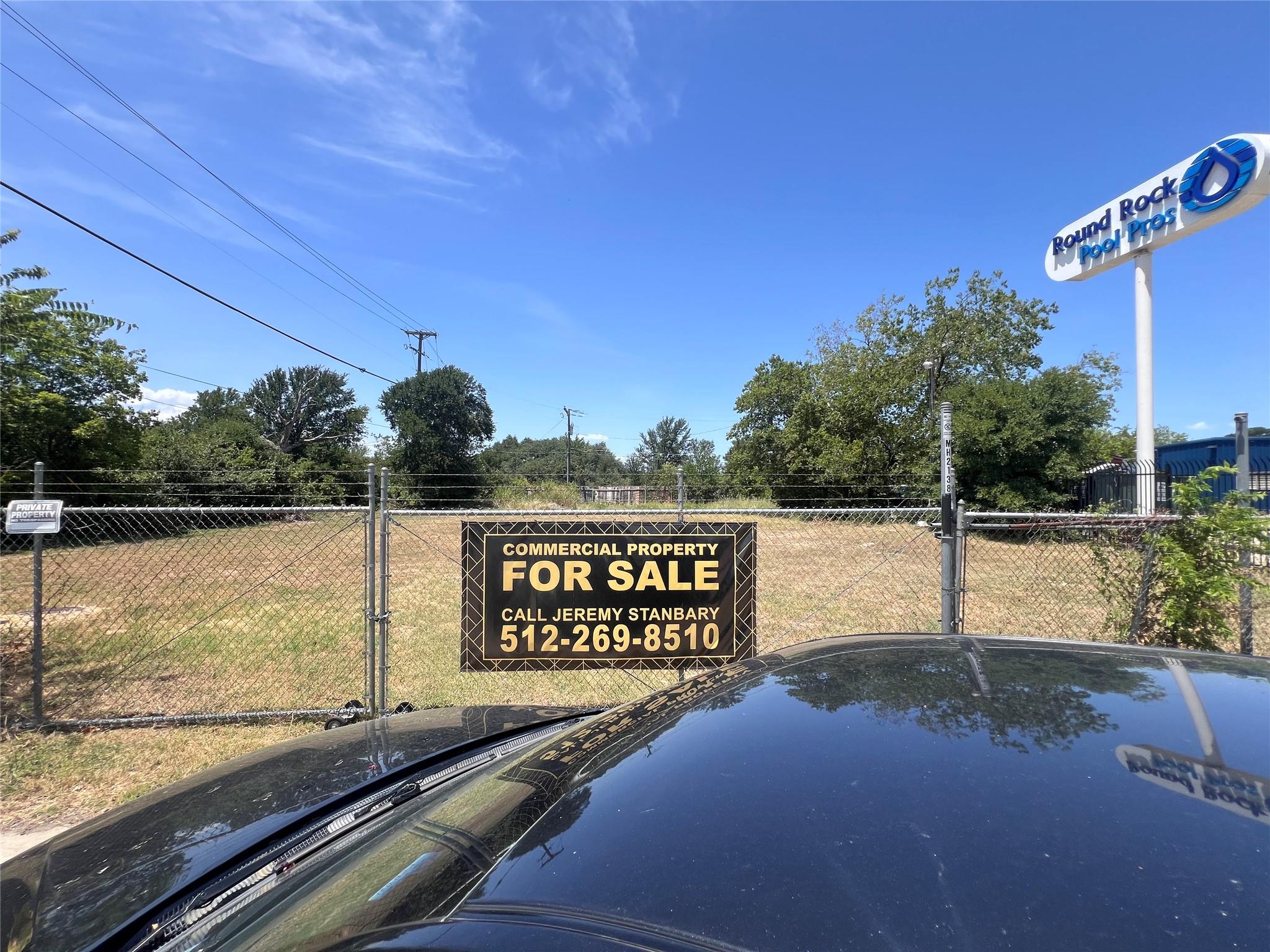 1700 N Interstate 35 Highway