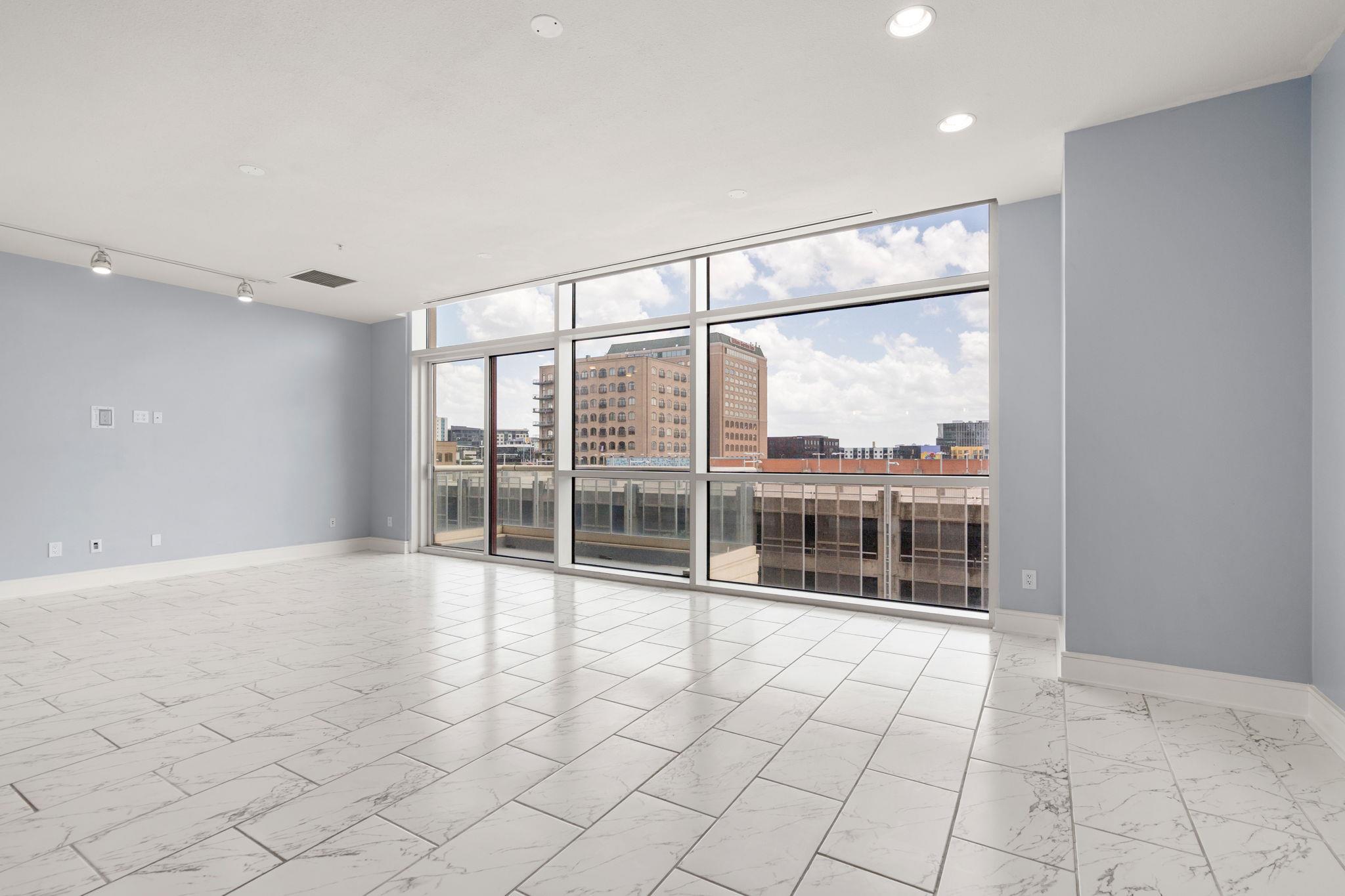 555 E 5th ST 527