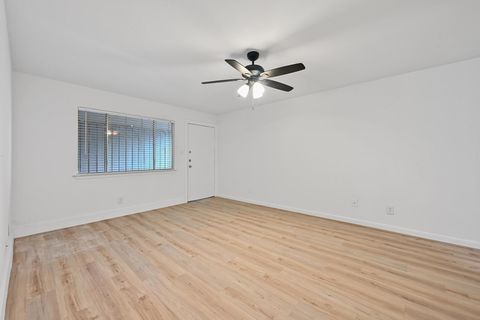 Tiny photo for 2303 E Side DR #102, Austin, TX 78704 (MLS # 6391076)