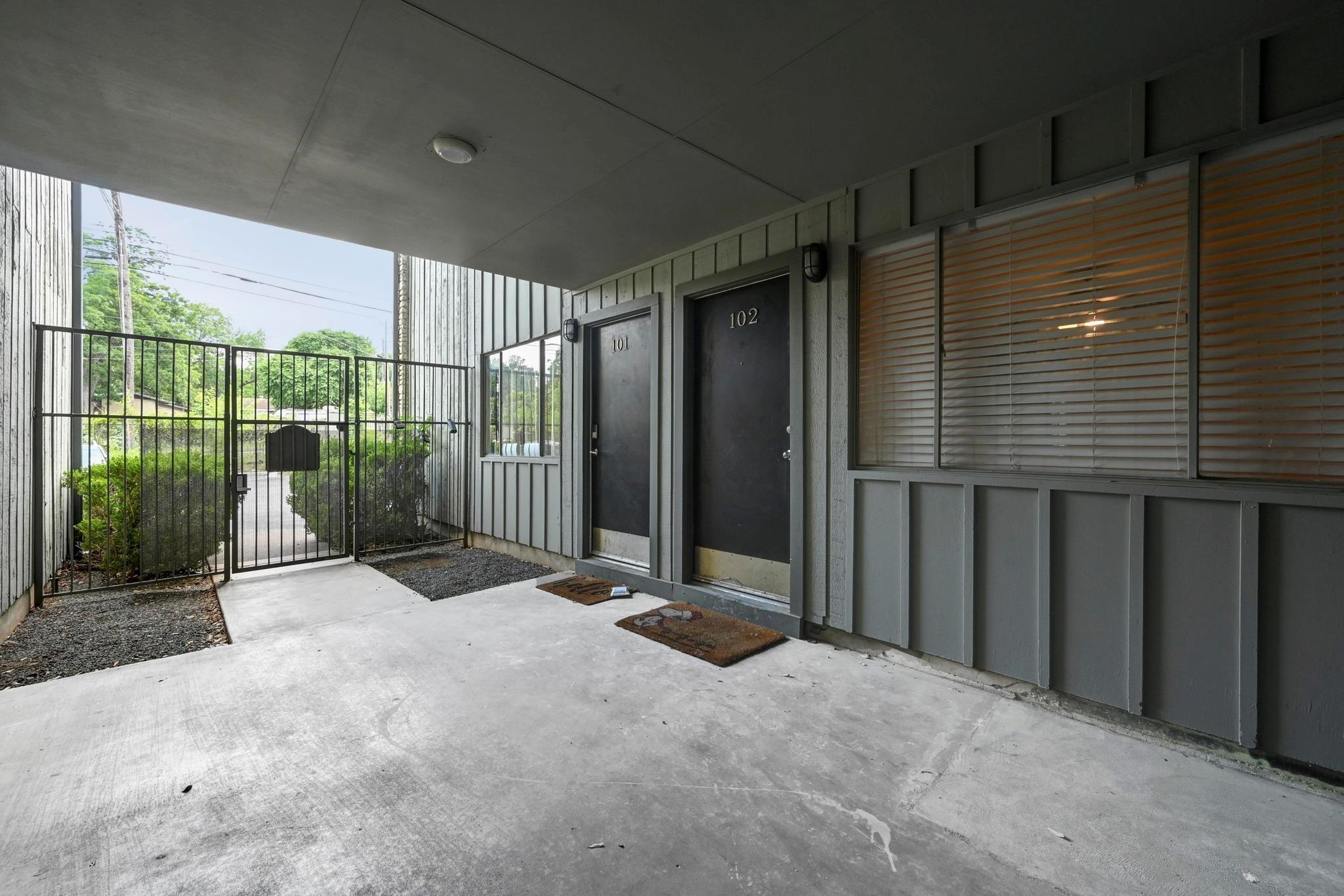2303 E Side DR 102