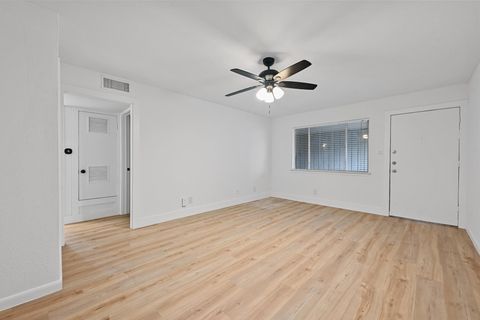 Tiny photo for 2303 E Side DR #102, Austin, TX 78704 (MLS # 6391076)