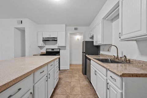 Tiny photo for 2303 E Side DR #102, Austin, TX 78704 (MLS # 6391076)