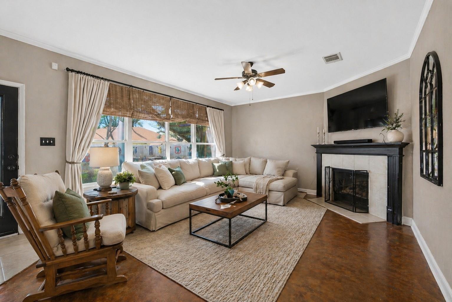 1114 Calistoga DR