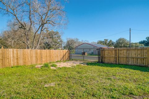 A home in Schulenburg