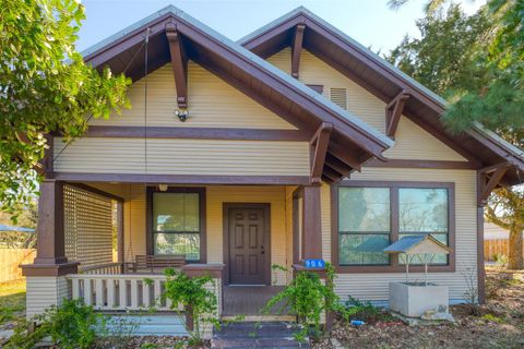 A home in Schulenburg