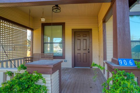 A home in Schulenburg