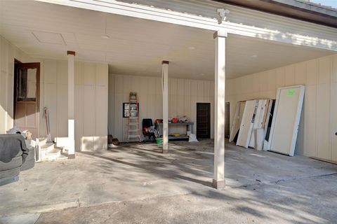 A home in Schulenburg