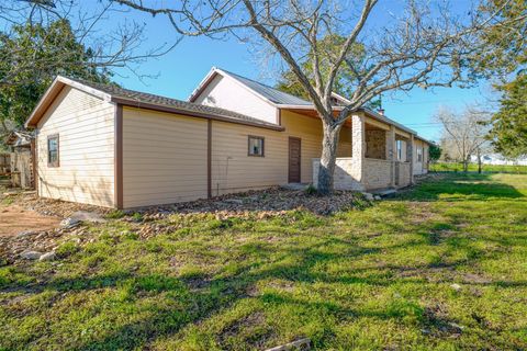 A home in Schulenburg