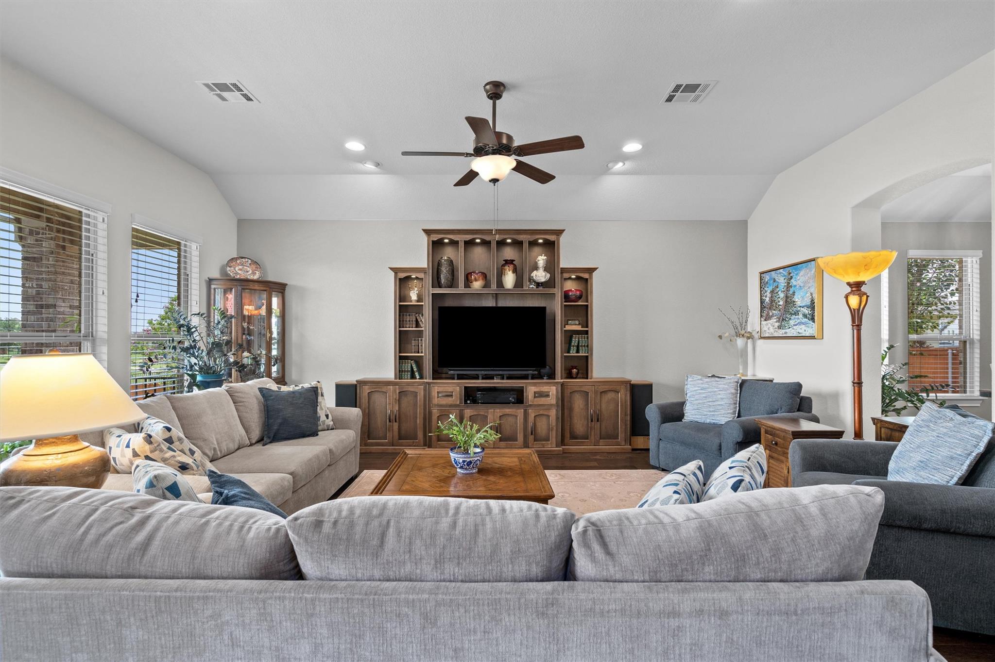 4937 Strada DR