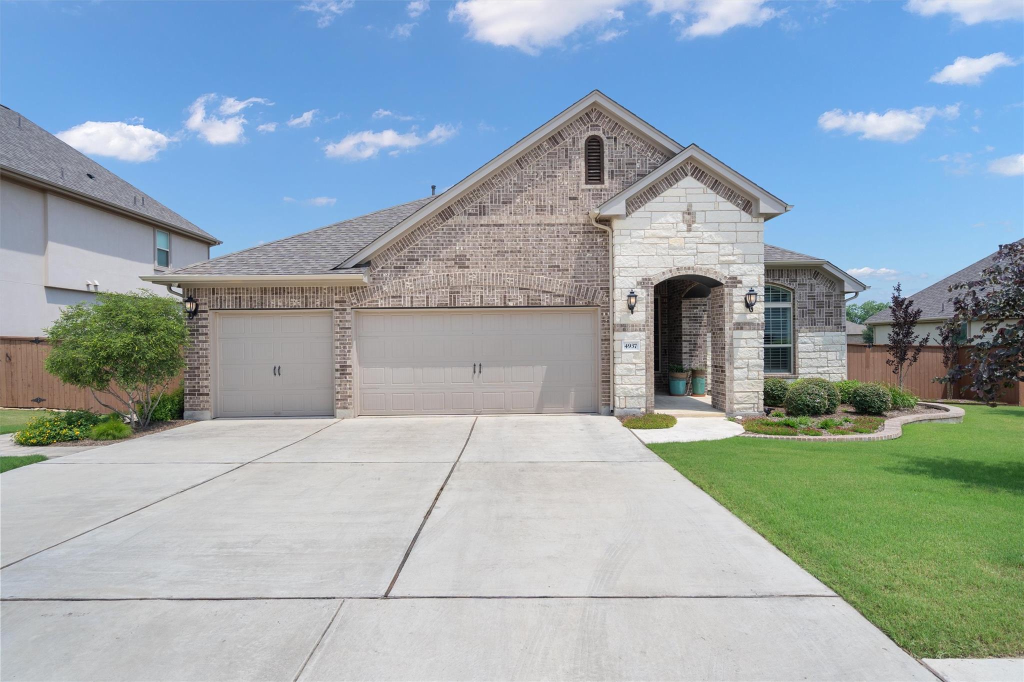 4937 Strada DR