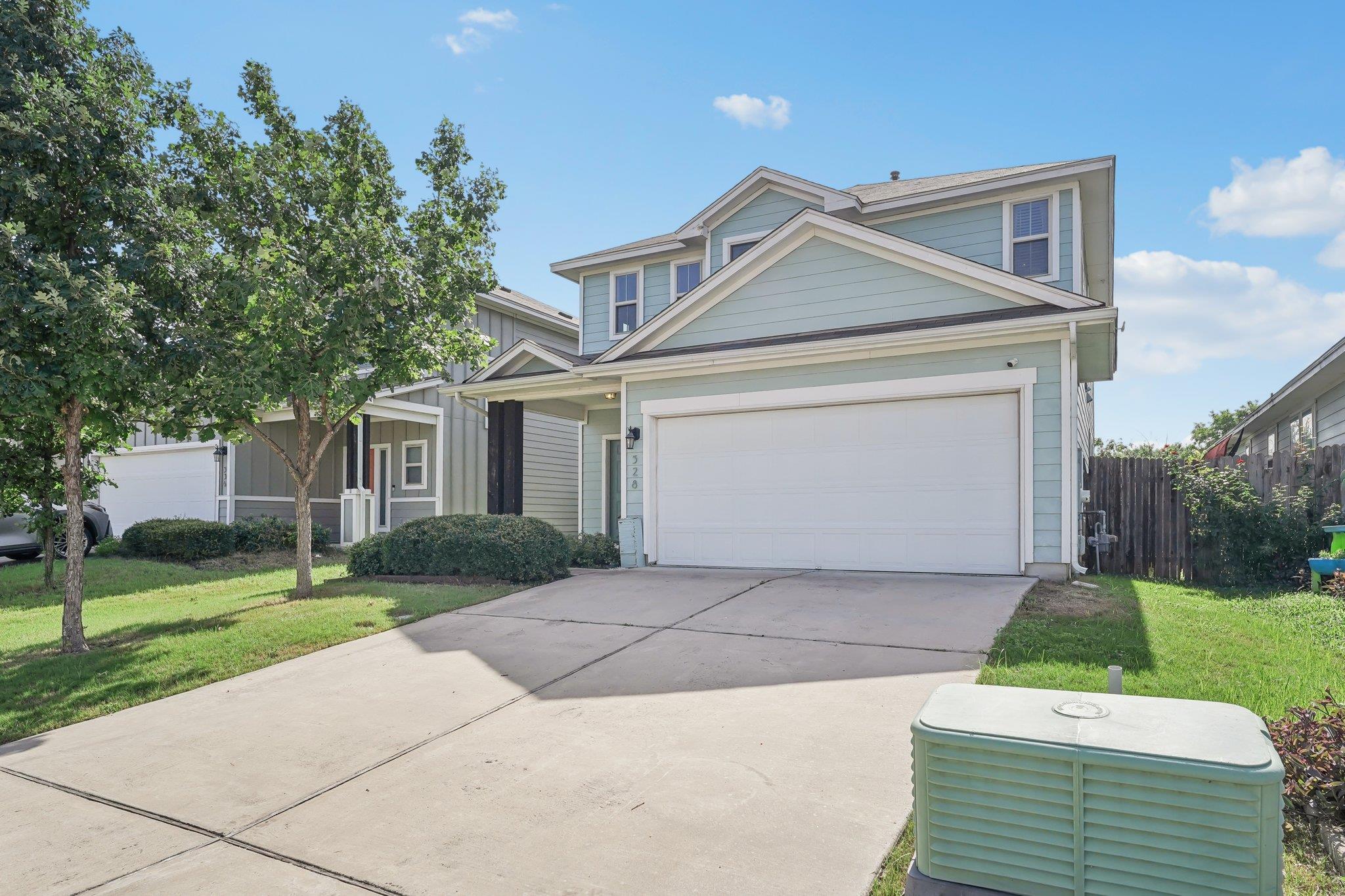 528 Twisted Oaks LN