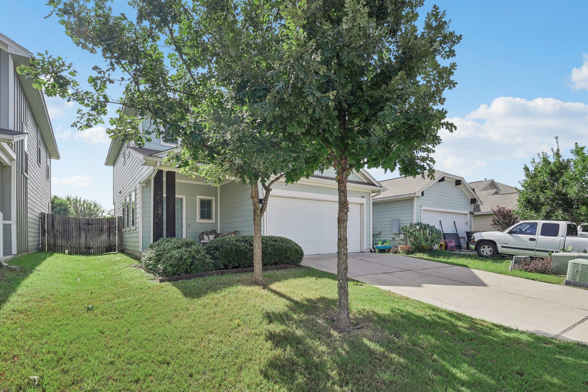 528 Twisted Oaks LN