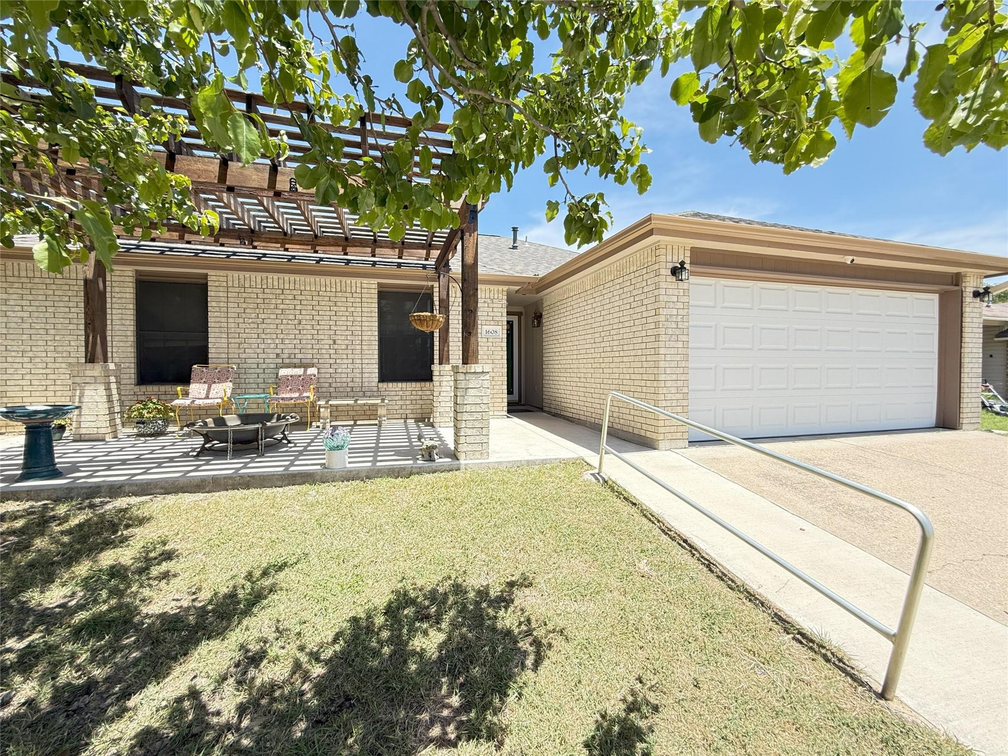 1608 Mattie DR