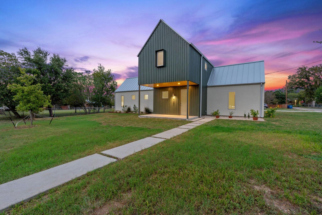 Photo of 420 S Brazos ST, Lockhart, TX 78644 (MLS # 5594360)