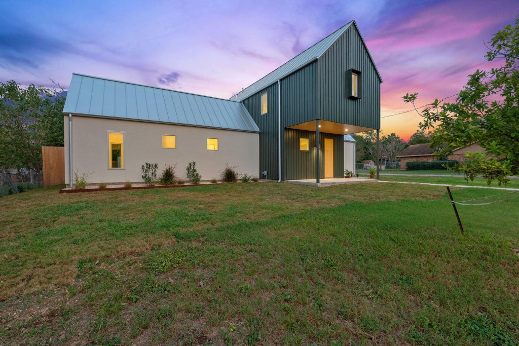 Photo of 420 S Brazos ST, Lockhart, TX 78644 (MLS # 5594360)