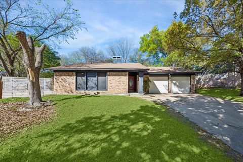 Photo of 1309 Warrington DR, Austin, TX 78753 (MLS # 1797628)