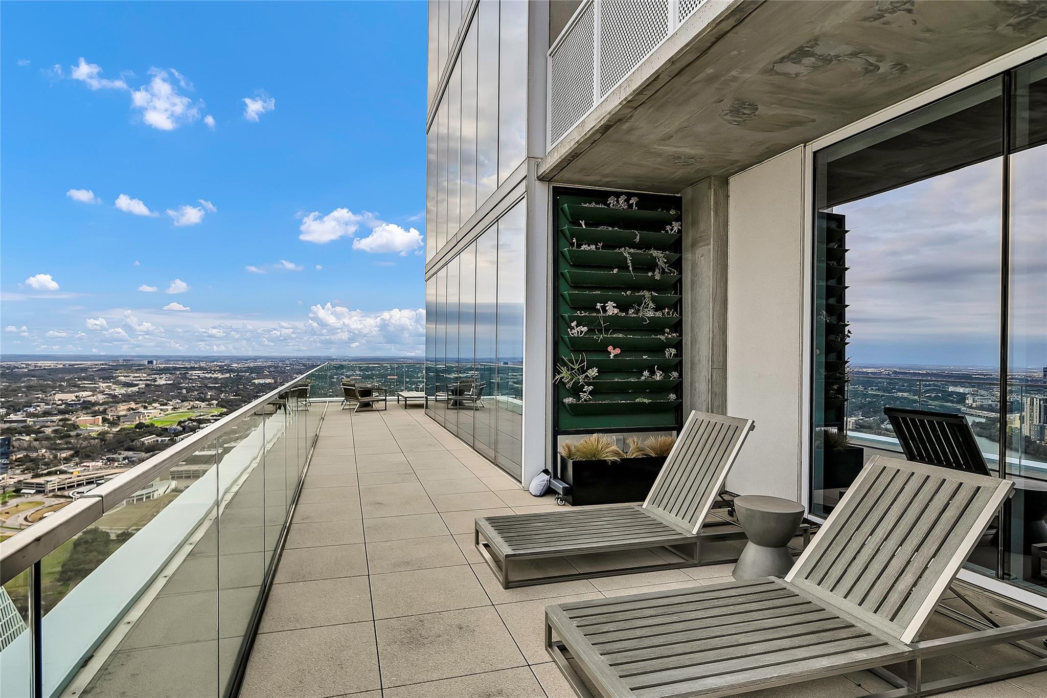 301 West Ave 5203