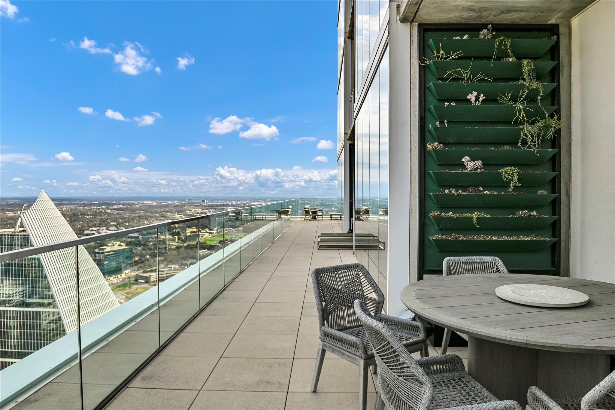 301 West Ave 5203