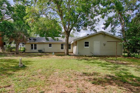 A home in Schulenburg