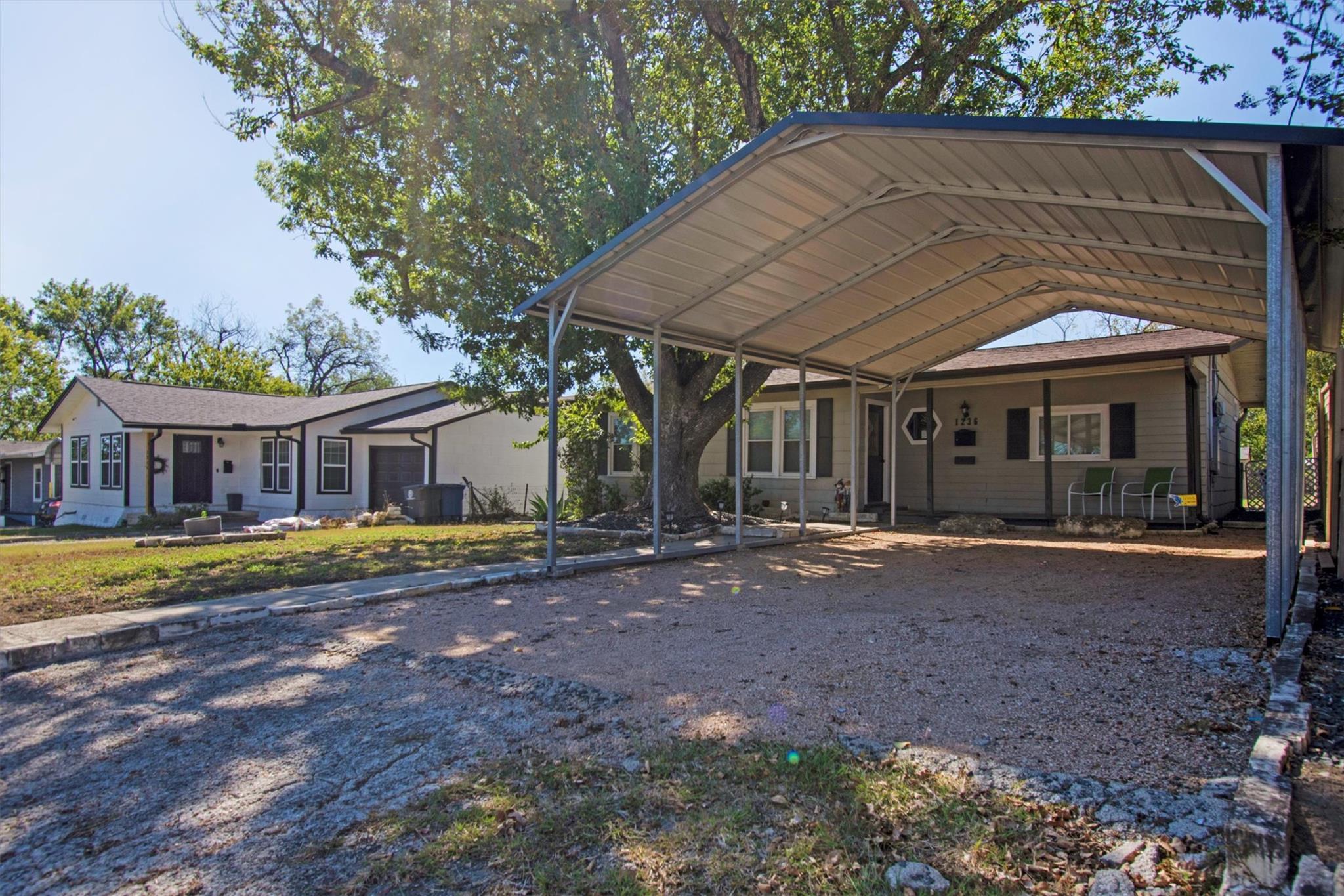 1236 S Academy Ave S