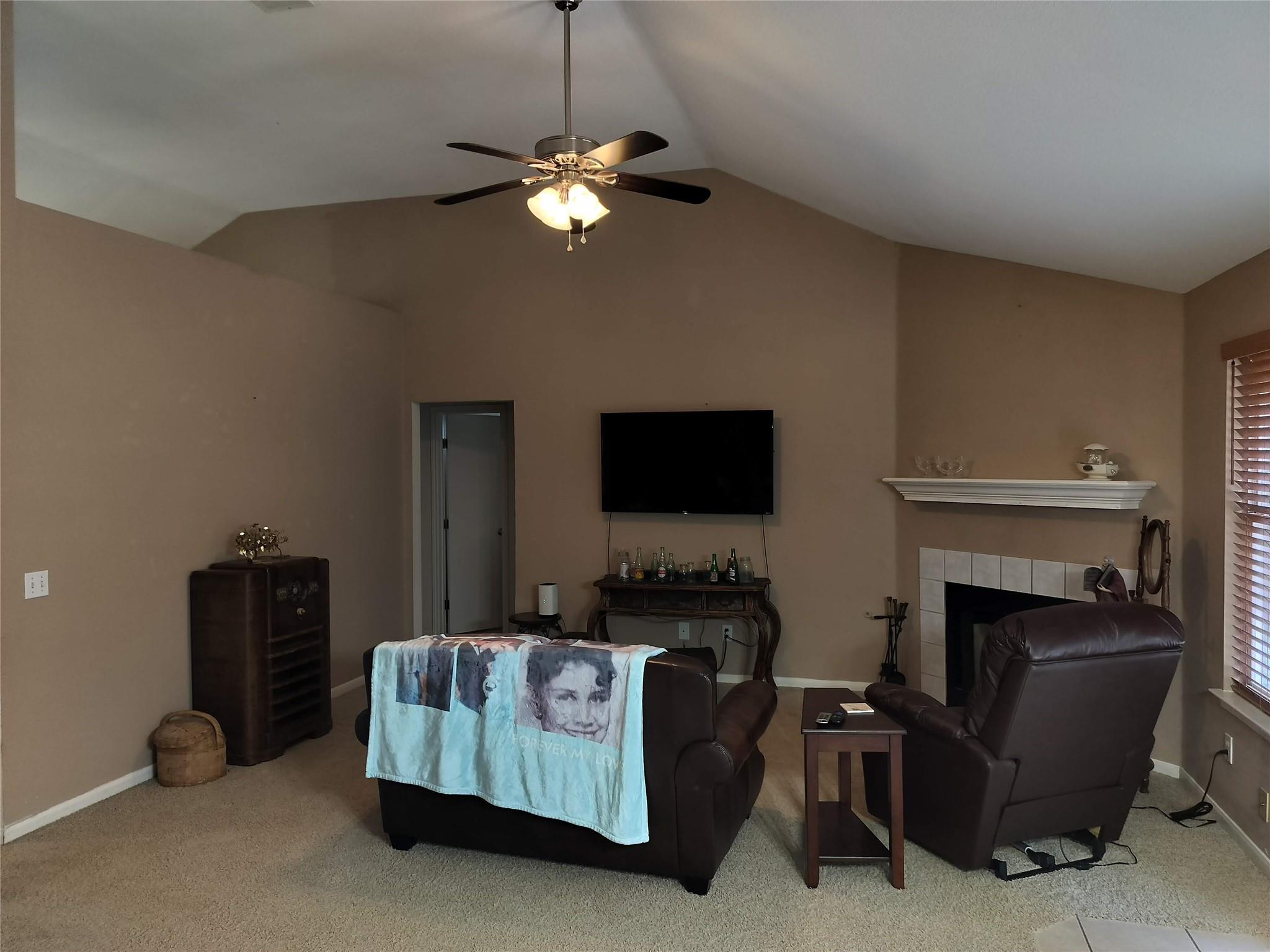 611 Clearcreek DR