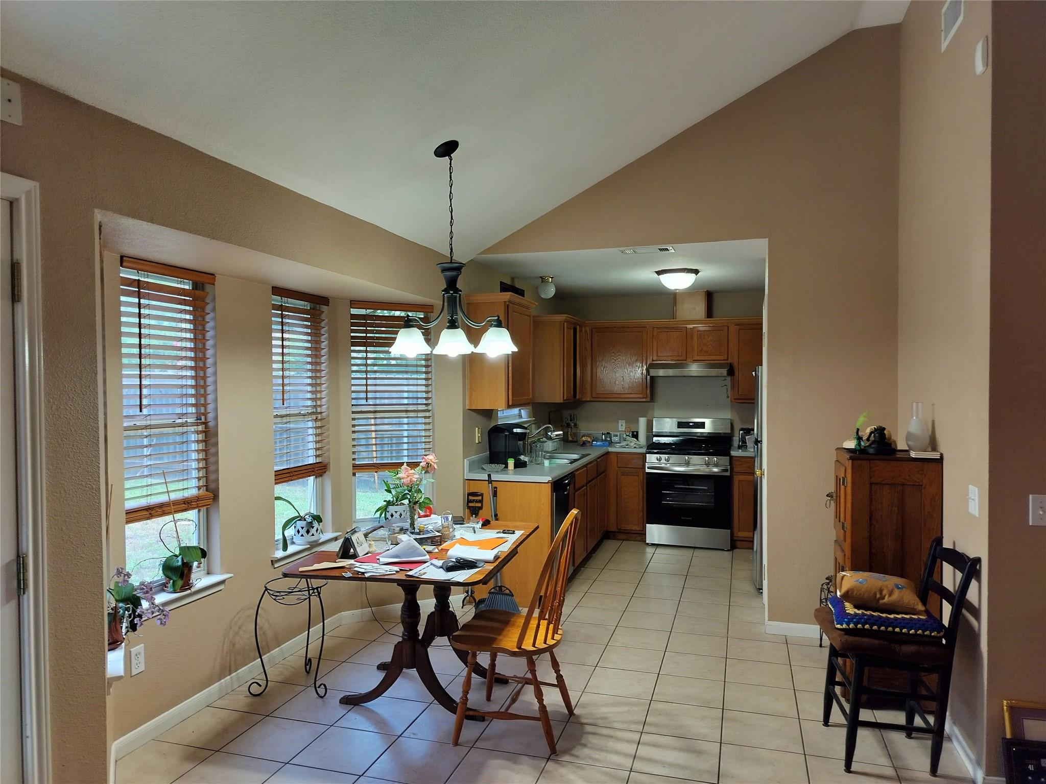 611 Clearcreek DR