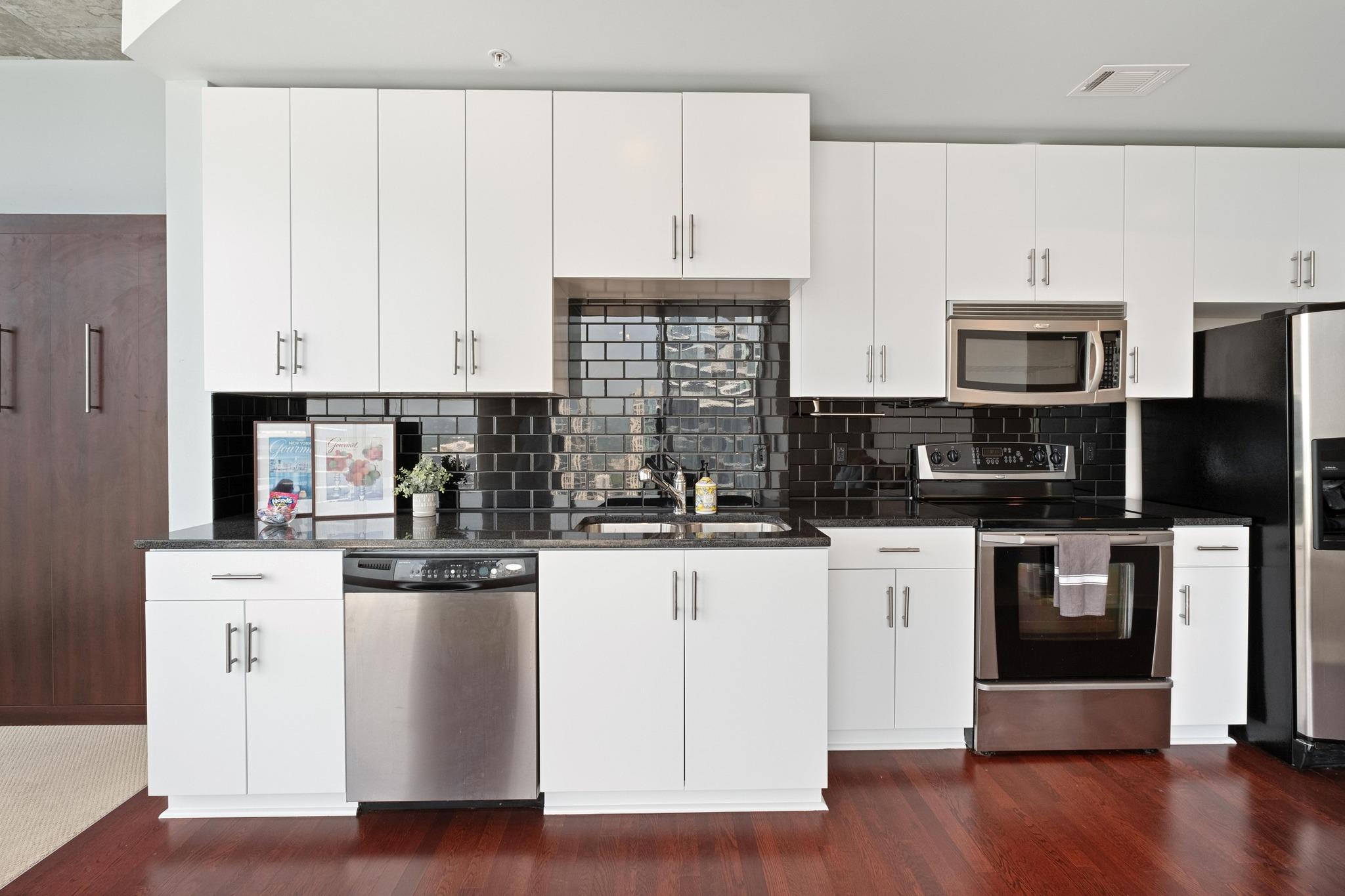 360 Nueces ST 3310