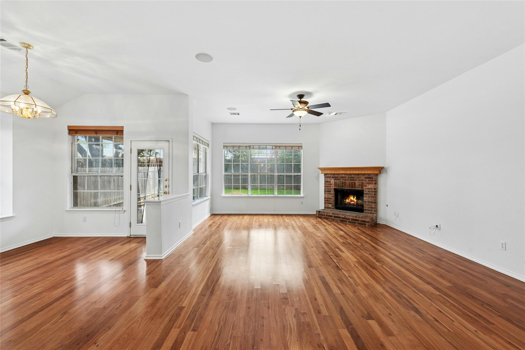 1421 Hargis CRK