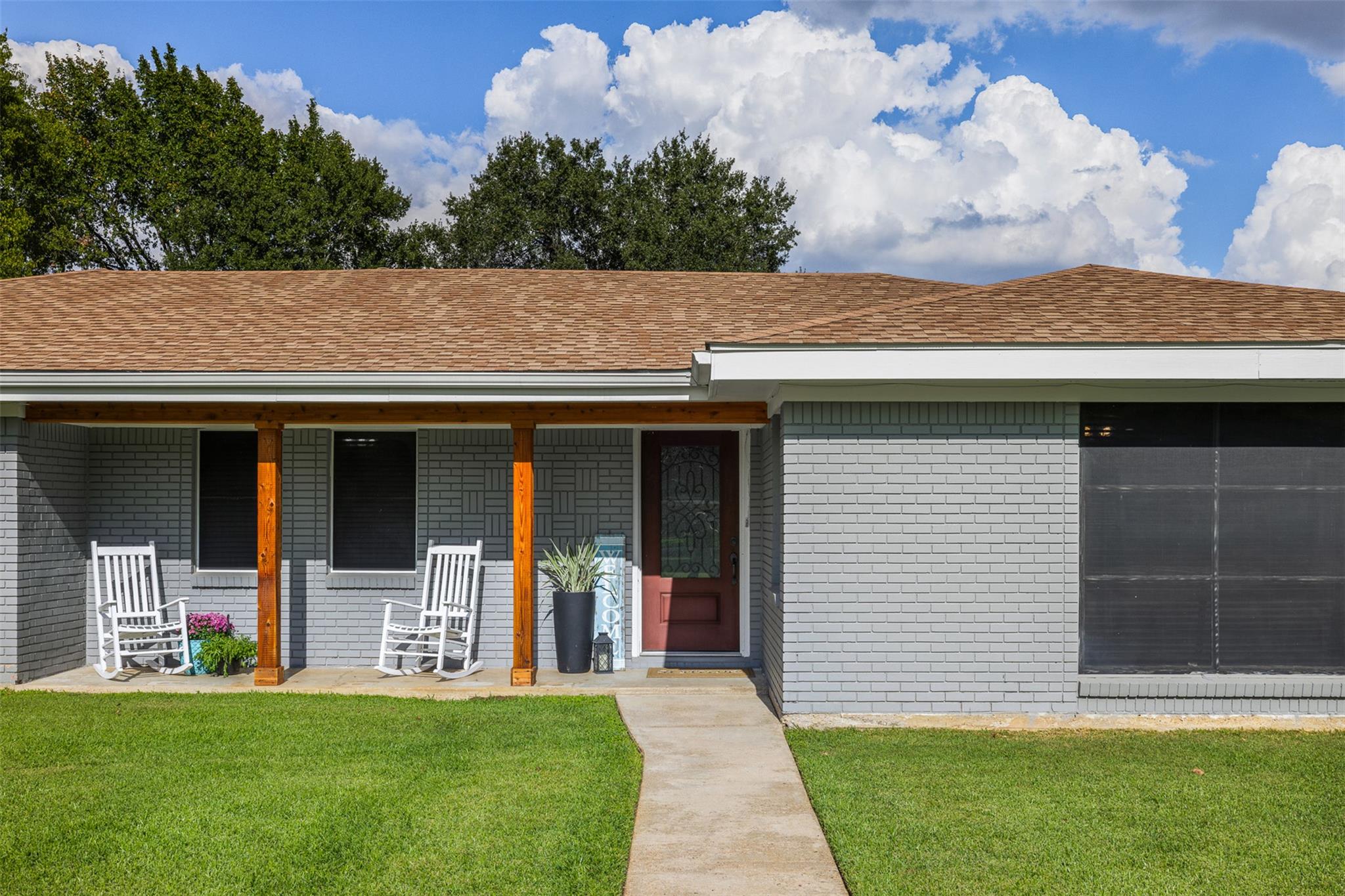 1102 N Pecan Street