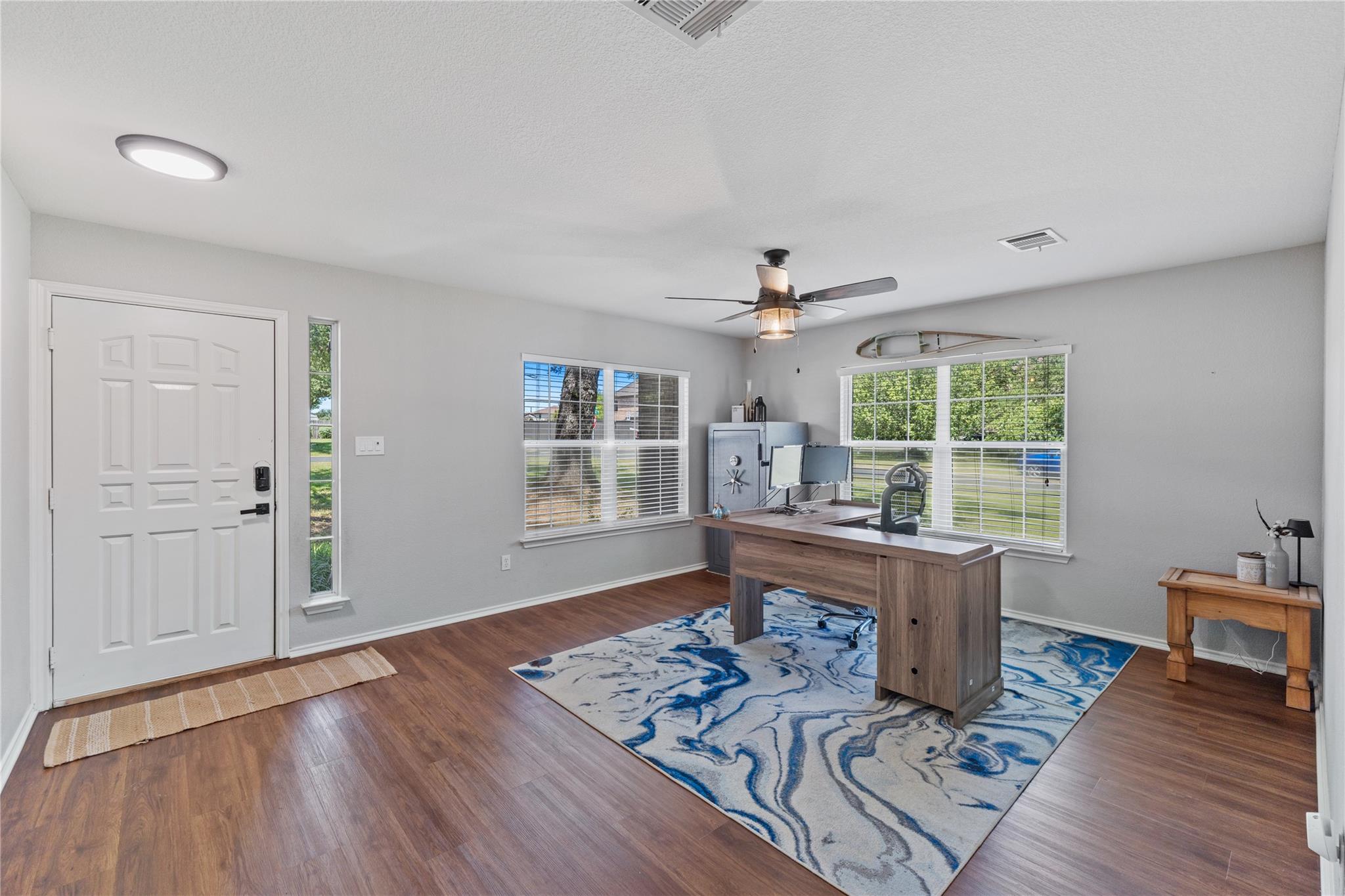 201 S Sumac LN