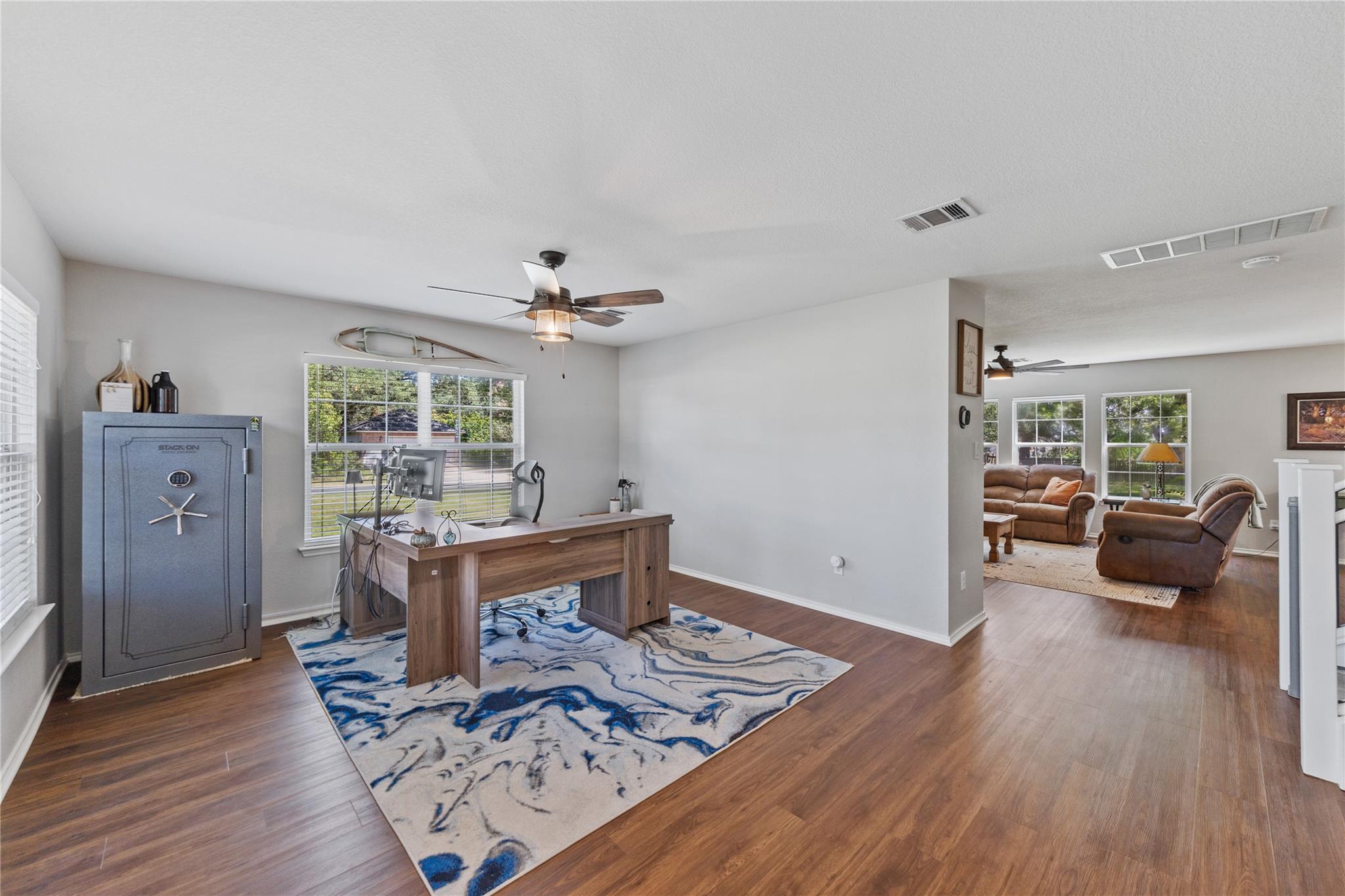 201 S Sumac LN