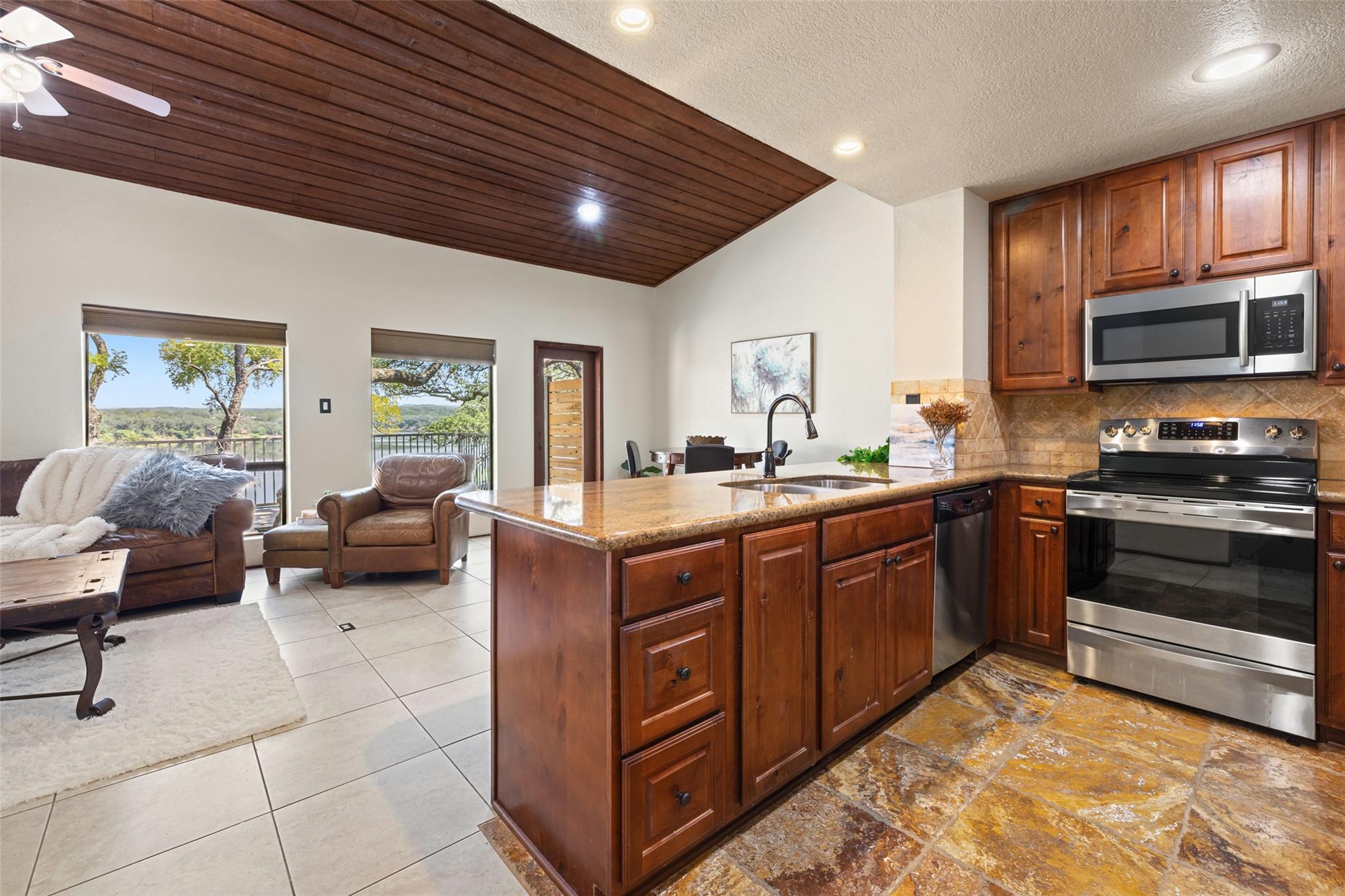 508 Harbor DR 5