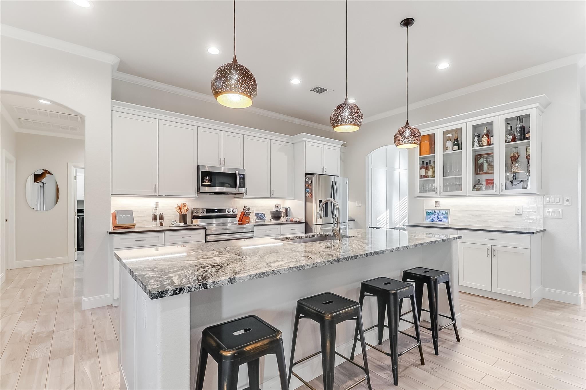 216 Enclave DR