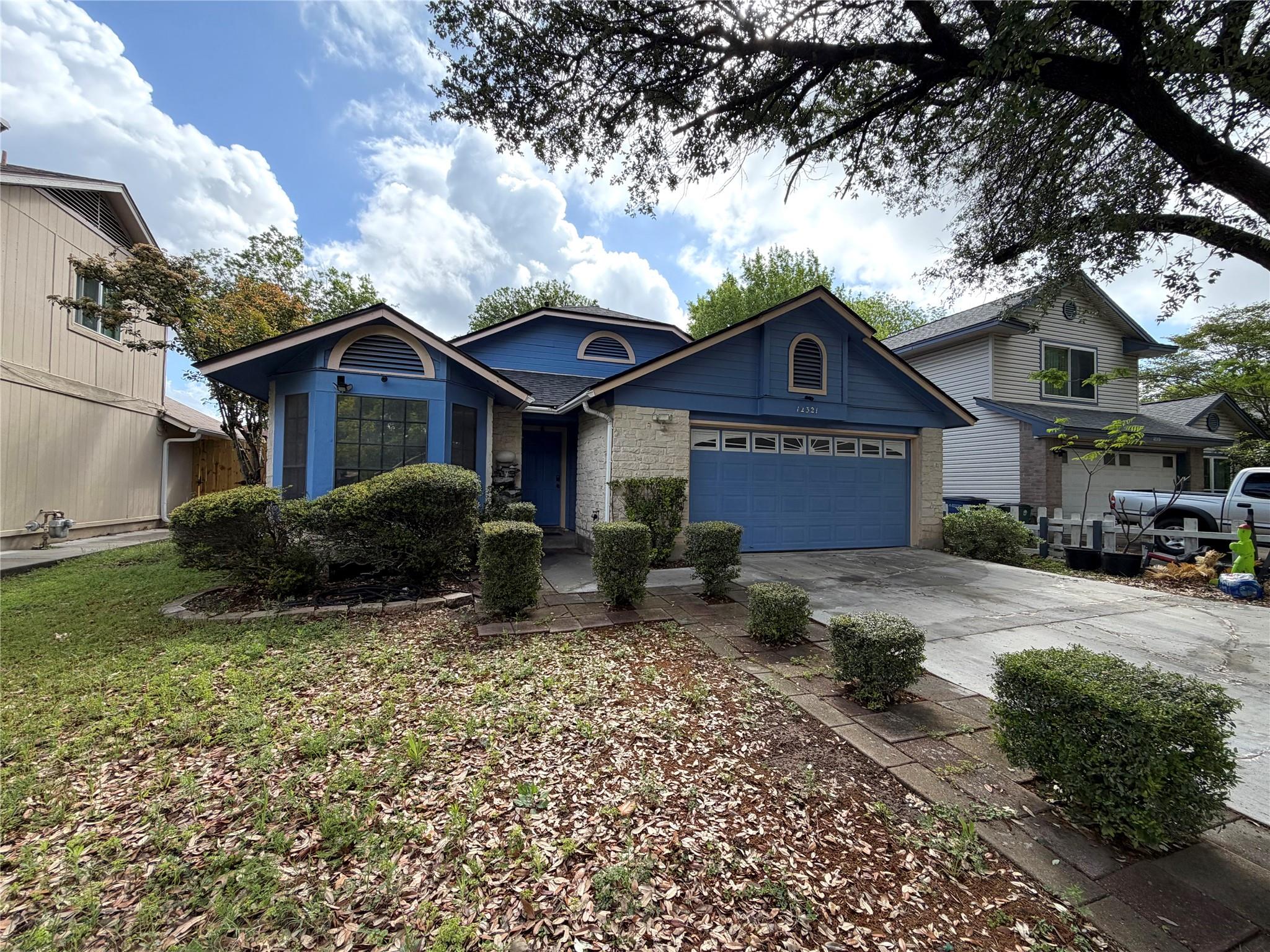 12321 Yarmont WAY