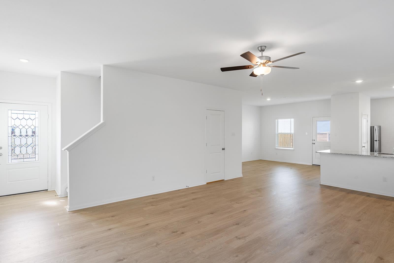 261 W Luna Blue LN