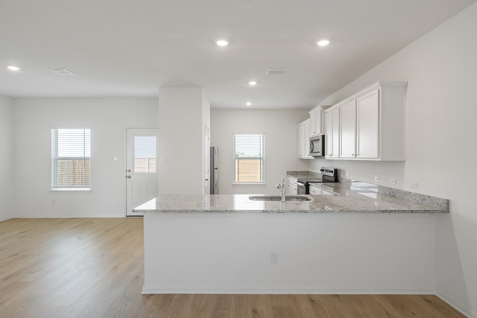 261 W Luna Blue LN