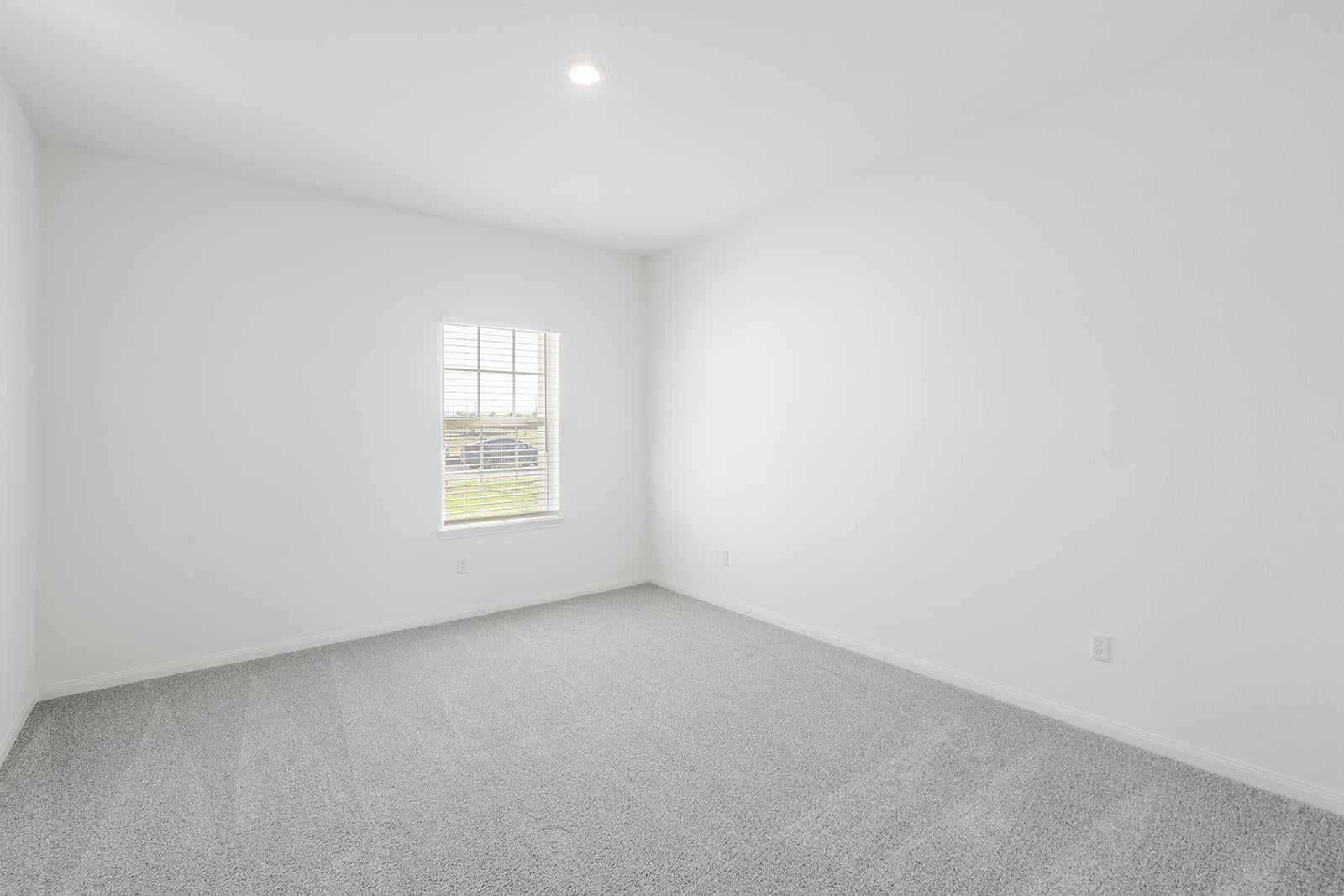 261 W Luna Blue LN