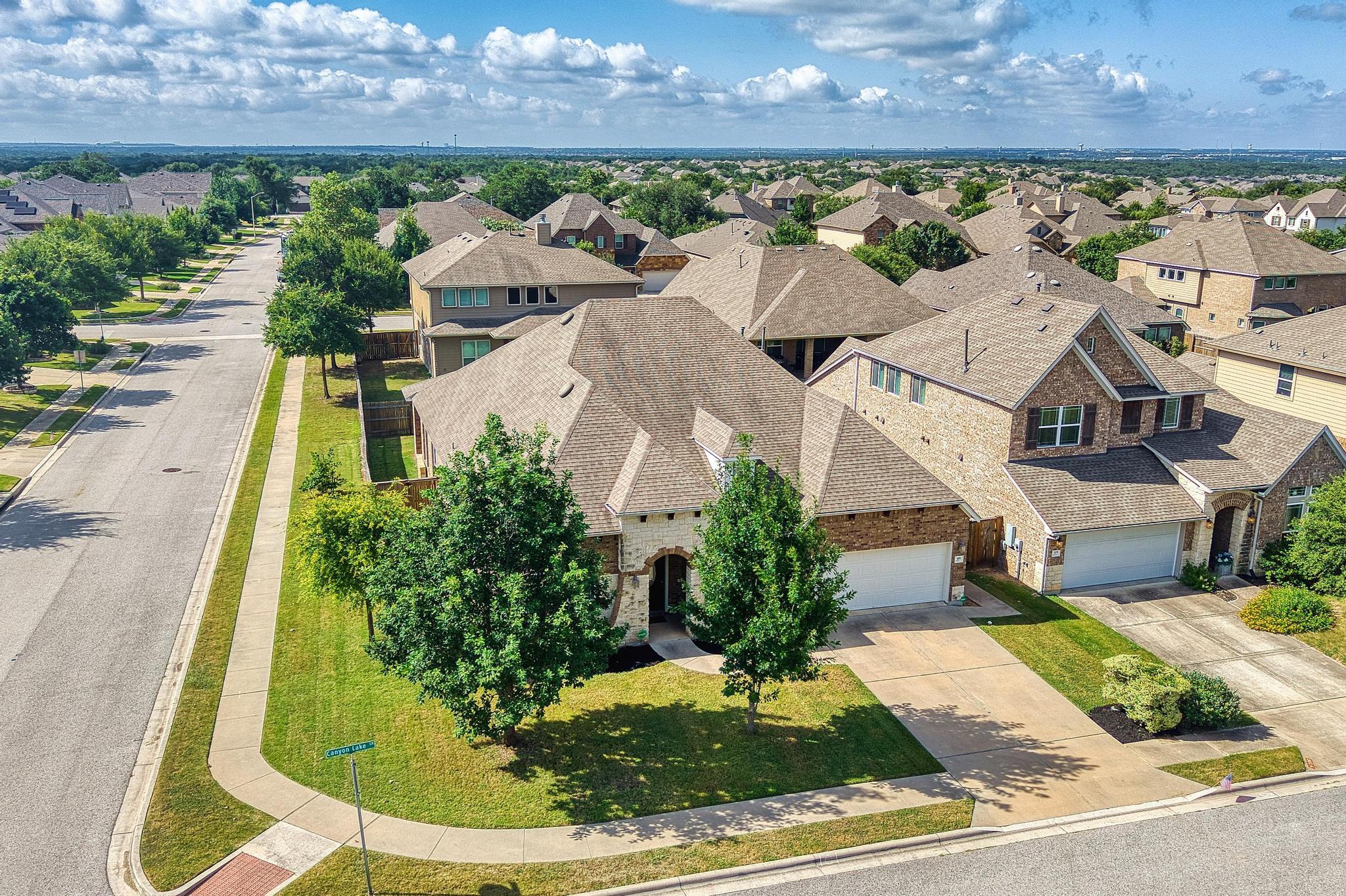 101 Canyon Lake LN